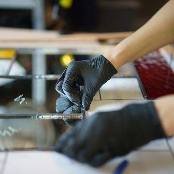 Floral composition with petals